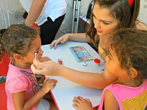 Alunos de Publicidade e Propaganda realizam atividade em comemoração pelo Dia das Crianças