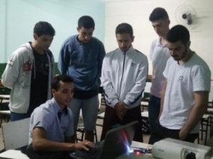 Ex-aluno do curso de Sistemas de Informação da FDV ministra palestra aos calouros