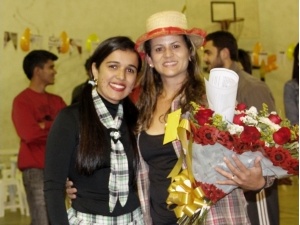 Professora Meirele Rodrigues é homenageada em confraternização